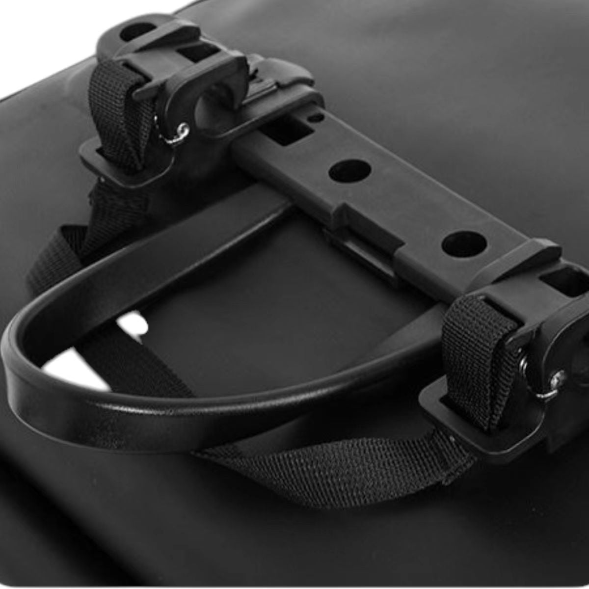 Close-up of buckle detail on Grundig waterproof pannier bag – quick-release design for hassle-free mounting